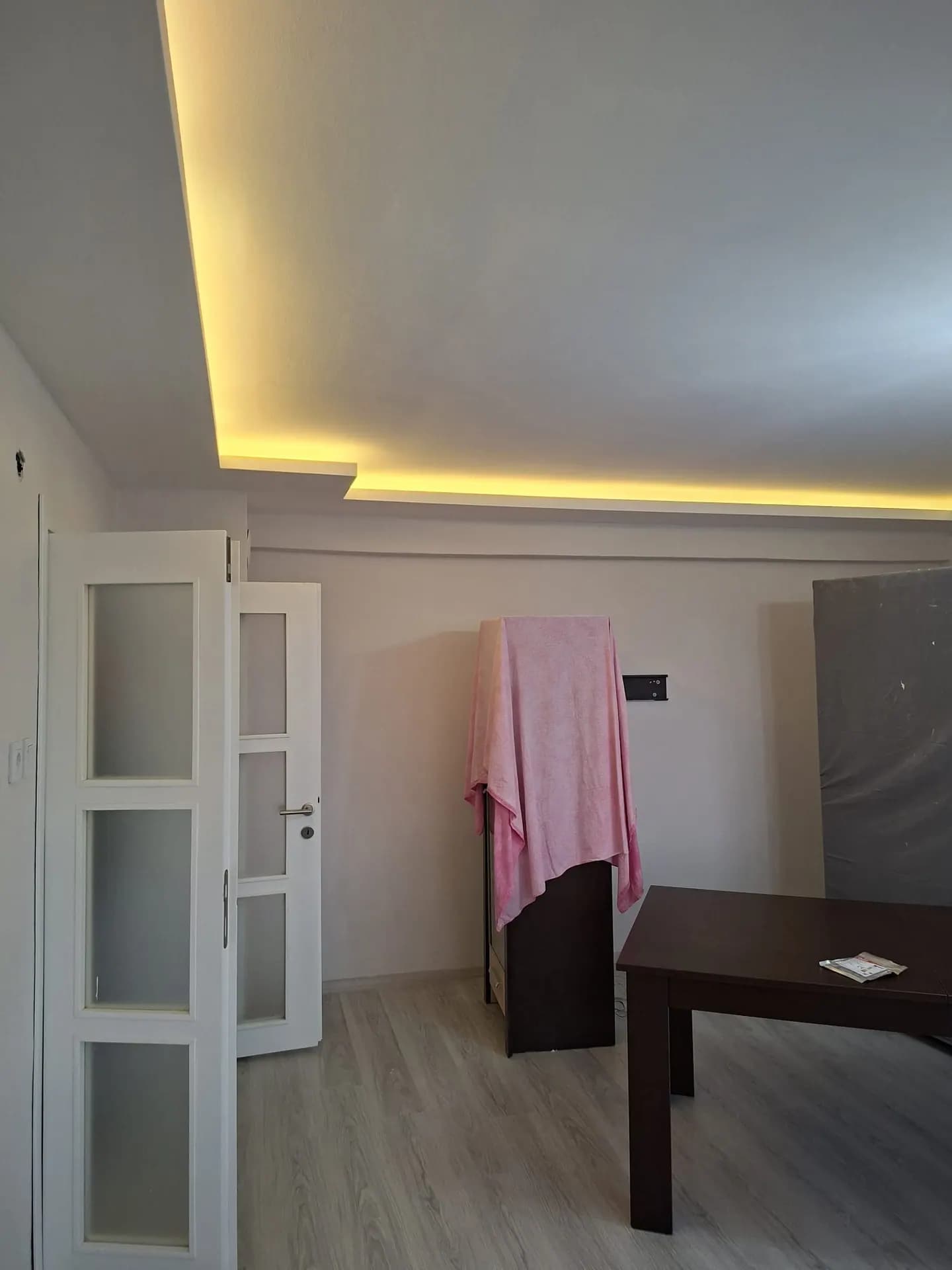Giresun'da LED ışık detayı tamamlanan tavan uygulaması